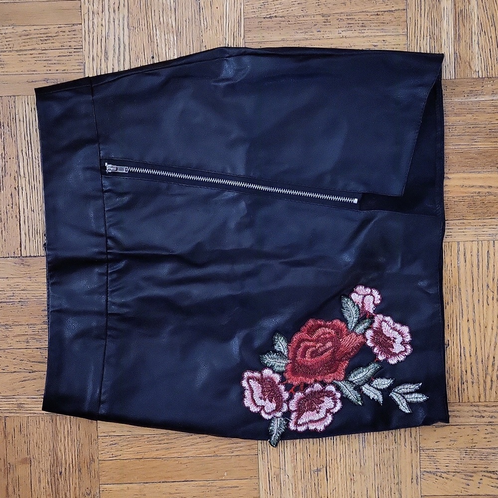 Brand New LANSHIFEI FAUX LEATHER ASYMMETRICAL Mini Skirt-XS